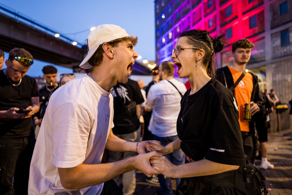 Loading... just a sec